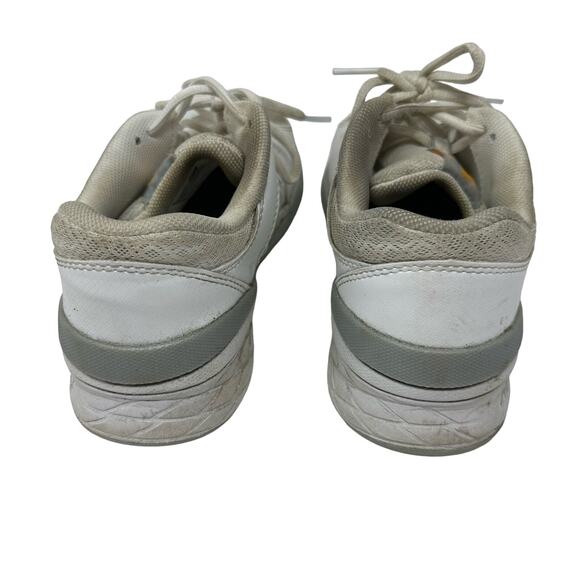 New Balance Size 7 Sneakers White Gray Lace Up Running Jogging Exercise Gym - Picture 3 of 7
